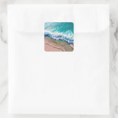 Sticker Carré Vagues turquoise sur une plage de sable (Sac)