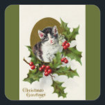 Sticker Carré Vintage Christmas Kitten Vert<br><div class="desc">Un chaton de Noël gris et blanc est encadré d'or avec du houx et des baies. Message : voeux de Noël. Image d'une carte postale Vintage sur un arrière - plan vert personnalisé.</div>