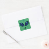 Sticker Carré Visage Alien de dessin convivial (Enveloppe)
