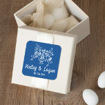 Sticker Carré Whimsical Illustré Floral moderne Mariage amusant<br><div class="desc">Cet autocollant moderne de faveur de mariage présente une illustration florale dessinée à la main et une typographie en blanc sur l'ombre parfaite du bleu. Le look est fait à la main et amusant,  mais encore romantique et élégant! Voir la collection pour plus d'éléments.</div>