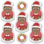 Sticker Carton Cute African American Christmas boy<br><div class="desc">Ensemble de sept autocollants en vinyle coupé avec l'illustration d'un joli petit garçon afro-américain souriant et souriant, habillé en vêtements de Noël et portant un casquette du Père Noël rouge, sur un arrière - plan rouge ; cinq autocollants du garçon et deux autocollants avec une couronne de Noël ; avec...</div>