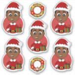 Sticker Carton Cute African American Christmas boy<br><div class="desc">Ensemble de sept autocollants en vinyle coupé avec l'illustration d'un joli petit garçon afro-américain souriant et joyeux,  habillé en vêtements de Noël et portant un casquette du Père Noël rouge,  sur un arrière - plan rouge ; cinq autocollants du garçon et deux autocollants avec une couronne de Noël</div>
