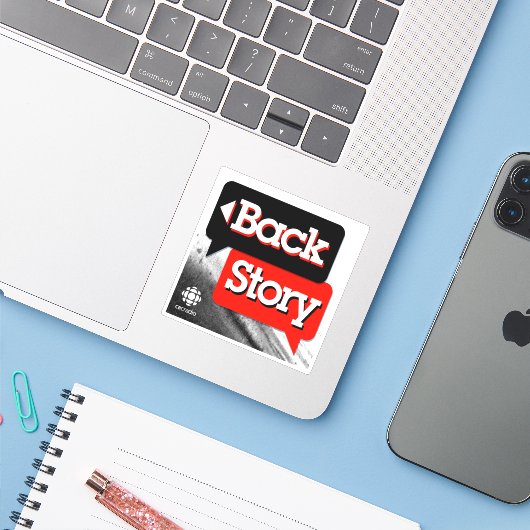 Sticker CBC Back Story (Ordinateur portable avec iPhone)