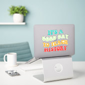 Sticker C'est un bon jour pour enseigner l'histoire I (Ordinateur portable sur le bureau)