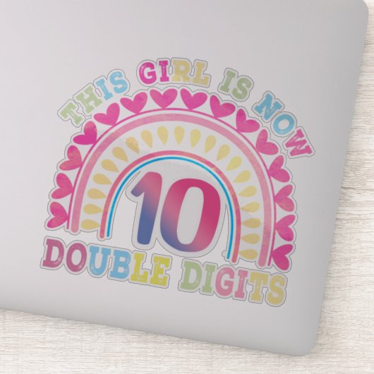 Sticker Cette fille est maintenant 10 chiffres doubles 10e (Détail)