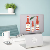 Sticker Chat de sauce chaude épicée avec ensemble de salsa (Ordinateur portable sur le bureau)