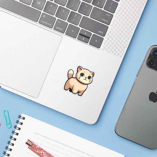 Sticker Chat en caricature beige - Chubby Kitty avec Queue (Ordinateur portable avec iPhone)
