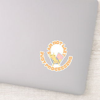 Sticker Chat endormi drôle sur un ordinateur portable