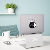 Sticker Chat noir paresseux (Ordinateur portable sur le bureau)