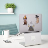 Sticker Chat Portant un Casquette (Ordinateur portable sur le bureau)