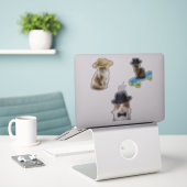 Sticker Chat Portant un Casquette (Ordinateur portable sur le bureau)