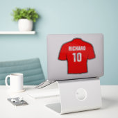 Sticker Chemise de football rouge pour personnaliser. (Ordinateur portable sur le bureau)