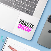 Sticker Citation de Yaasss Queen Funny Sassy (Ordinateur portable avec iPhone)
