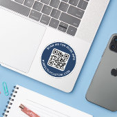 Sticker Code QR personnalisé Analysez-moi pour plus d'info (Ordinateur portable avec iPhone)