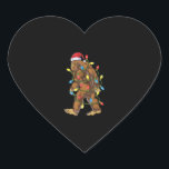 Sticker Cœur Bigfoot Père Noël Christmas Tree Lights Xmas Boys<br><div class="desc">Bigfoot Père Noël Christmas Tree Lights Xmas Boys Hommes</div>
