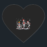 Sticker Cœur Christmas Skeleton Danse Déplaisante<br><div class="desc">Christmas Skeleton Danse Déplaisante</div>