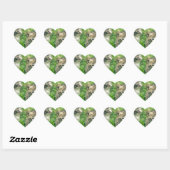 Sticker Cœur Deux chatons jouent dans l'herbe (Feuille)