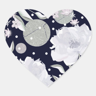 Sticker Cœur Fleurs de pivoines blanches sur bleu foncé.