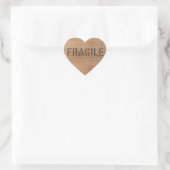 Sticker Cœur Fragile tendue sur le fût en bois (Sac)