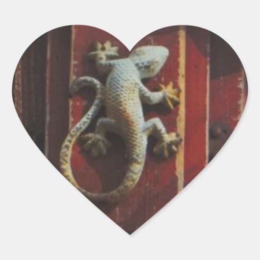 Sticker Cœur lézard gris sur bois usé (Devant)