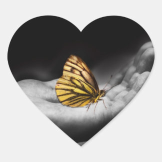 Sticker Cœur Papillon à la main