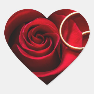 Sticker Cœur Rose Rouge Florale avec Anneau de Mariage