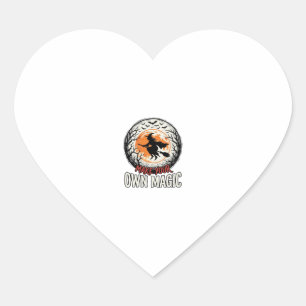 Sticker Cœur Sorcière d'Halloween possède un design de maillot