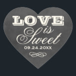 Sticker Cœur Vintage Black Chalkboard Love is Sweet Mariage<br><div class="desc">Les autocollants fantaisistes en forme de coeur "L'amour est doux" avec un monogramme des noms de mariée et de mariée et la date du mariage et avec une apparence molle de craie blanche sur un arrière - plan de tableau noir rustique avec un look texturé.</div>