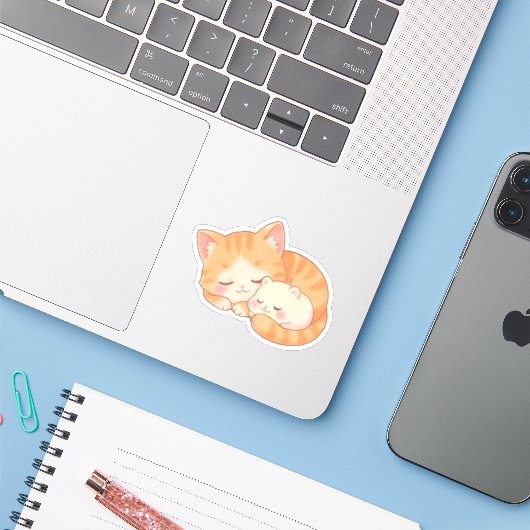 Sticker Cozy Naptime: Sleeping Cat & Hamster (Ordinateur portable avec iPhone)