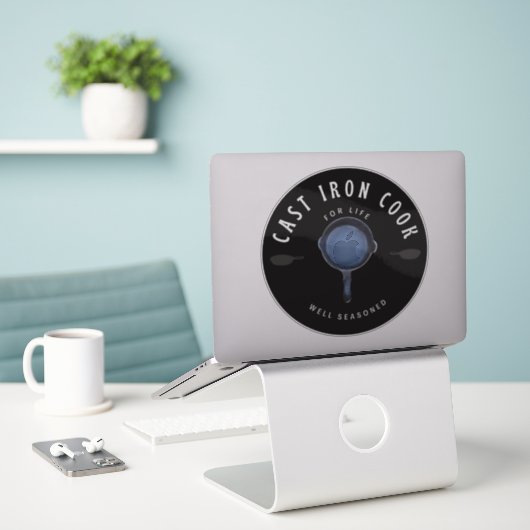 Sticker Cuisinière en fer fondu pour la vie bien assise (Ordinateur portable sur le bureau)
