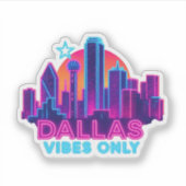 Sticker Dallas Vibes Only – Neon Skyline 1980s Synthwave A (Devant)