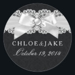 Sticker Damask & Pearl Bow noir & blanc<br><div class="desc">Sticker Mariage noir et blanc. Elégant design d'arc perlé. Veuillez noter toutes les images plates ! Ils n'ont pas de vrais arcs !</div>