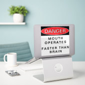 STICKER DANGER (Ordinateur portable sur le bureau)