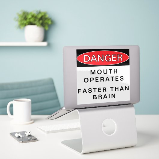 STICKER DANGER (Ordinateur portable sur le bureau)