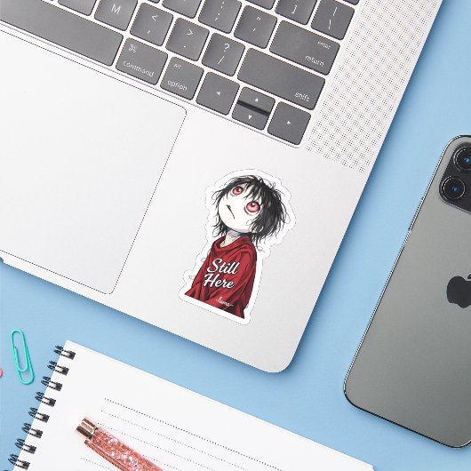 Sticker Dark Anime  "Still Here" Aesthetic Gothic Illustra (Ordinateur portable avec iPhone)