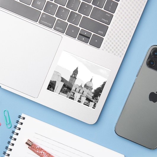 Sticker De Plaza Moriones (Ordinateur portable avec iPhone)