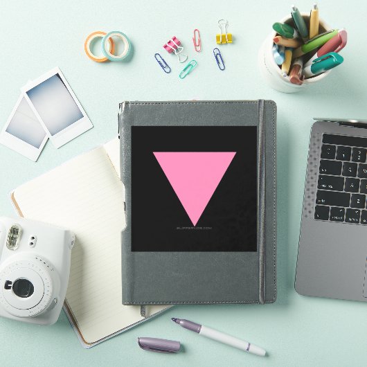 Sticker Drapeau triangle rose de SlipperyJoe's symbole ros (Couverture iPad)