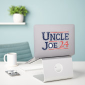 Sticker Élection 2024 - Oncle Joe I (Ordinateur portable sur le bureau)