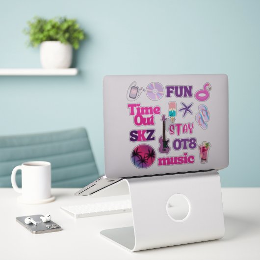 Sticker en vinyle coupé sur mesure SKZ Time Out (P (Ordinateur portable sur le bureau)