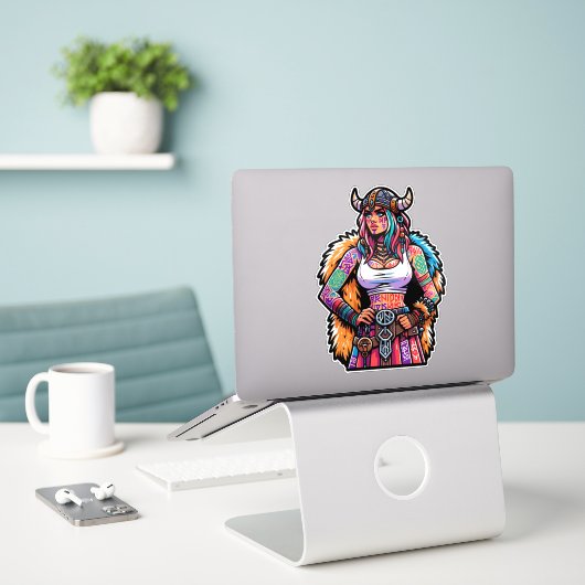 Sticker en vinyle coupé sur mesure : Warrior Woman (Ordinateur portable sur le bureau)