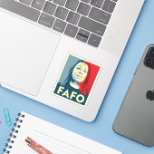 Sticker FAFO : Letitia James (Ordinateur portable avec iPhone)