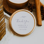 Sticker Favor Merci pourpre à feuilles minimes<br><div class="desc">Ces stickers minimes feuillu violet remercient les faveurs de mariage sont parfaits pour une réception de mariage boho. Le design se compose d'une simple silhouette de verdure en lavande claire violette au style minimaliste classique. Personnalisez les étiquettes autocollants avec vos noms, l'événement (le cas échéant) et la date. Ces autocollants...</div>