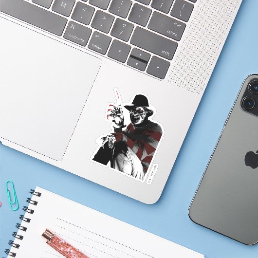 Sticker Freddy contre Jason | Freddy Seeing Red (Ordinateur portable avec iPhone)