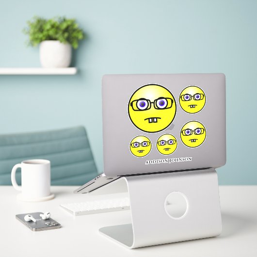 Sticker Geek nerd Emoji Yellow Face Collection Ajouter Nom (Ordinateur portable sur le bureau)