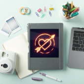 Sticker glowing image of a heart with cupid's arrow (Couverture iPad)