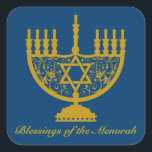 Sticker Golden Menorah<br><div class="desc">autocollant carré avec l'image d'une menorah dorée et texte facultatif sur le bleu royal. Voir collant vinyle taillé sur mesure, invitation, étiquette, confetti et papier d'emballage. Consultez la collection Hanoukka Sticker dans sa totalité sous la catégorie CARDS & STICKERS dans la section VACANCES.</div>