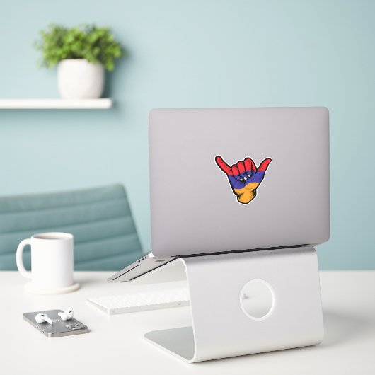 Sticker Good Vibes Shaka Hand Armenia Flag (Ordinateur portable sur le bureau)