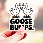 Sticker Goosebums Funny Goose Pointe Vinyl<br><div class="desc">Répandez une certaine positivité avec cet autocollant "Goosebumps" sensationnel! Doté de deux oies qui se donnent une bosse de poing, ce design est un jeu de mots qui va égayer votre journée. Parfait pour tous ceux qui aiment rire et apprécier le côté décalé de la vie. Ce sticker vinyle durable...</div>