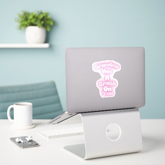 Sticker Grand-mère est amoureuse de toi (Ordinateur portable sur le bureau)