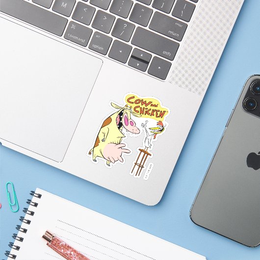 Sticker Graphique souriant de vache et de poulet (Ordinateur portable avec iPhone)